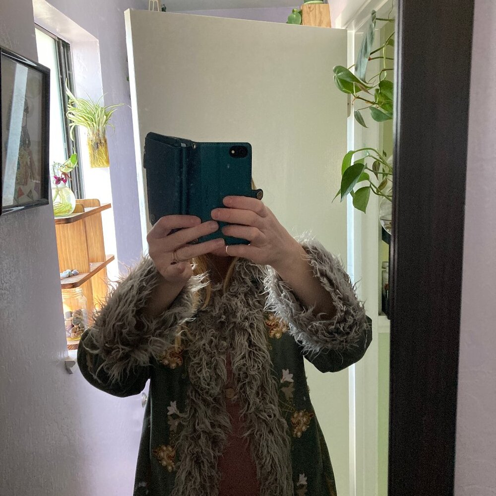 Tree of Life Women's Green Faux Fur Trim Embroidered Coat - Picture 7 of 9